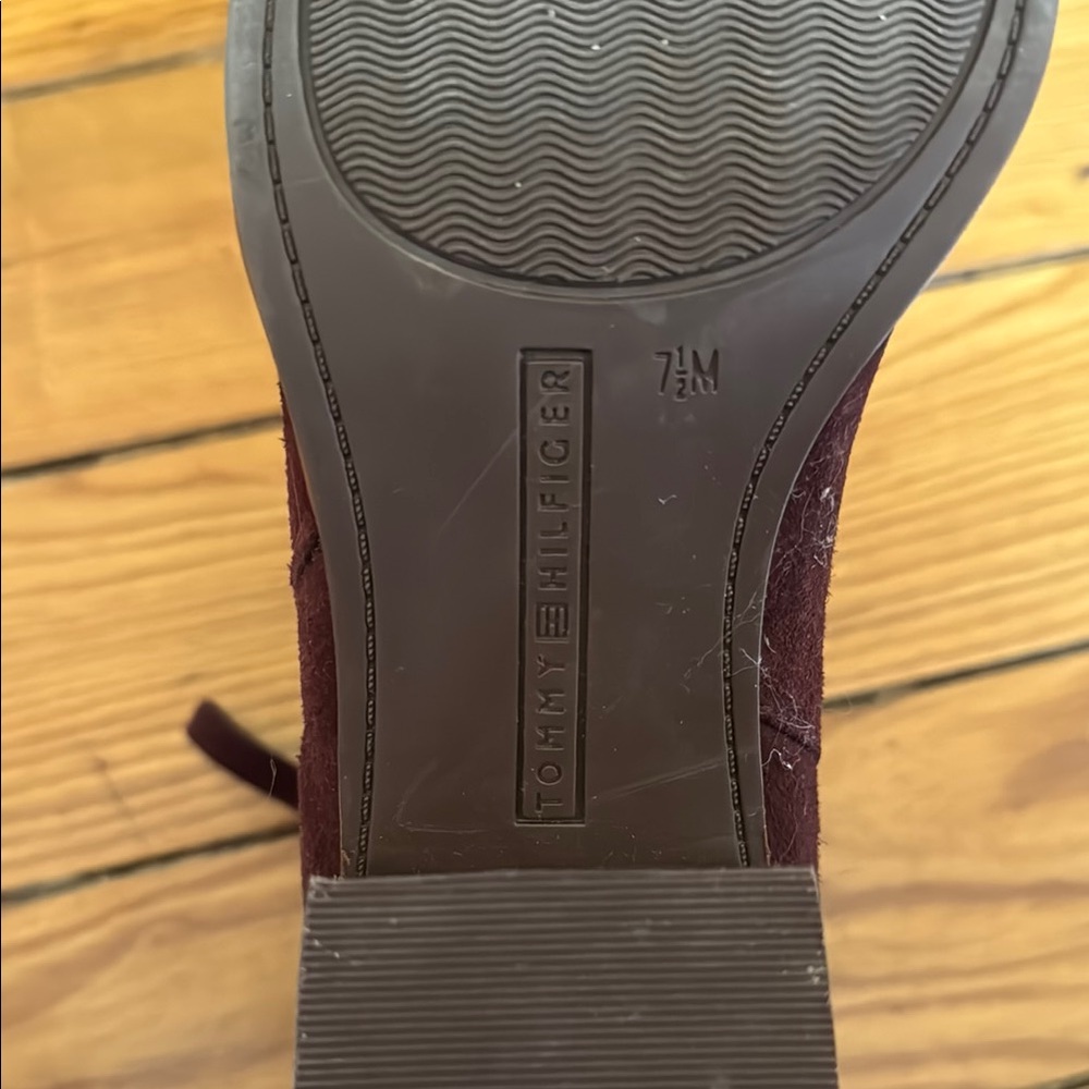 Tommy Hilfiger Burgundy Suede Ankle Boots W’s 7.5 - Great Condition - Picture 3 of 4